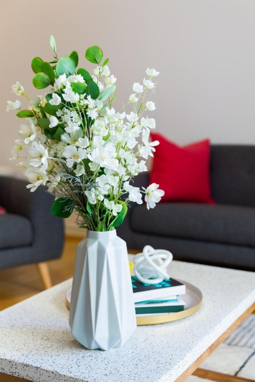 Sleek modern apartment close to everything image 10