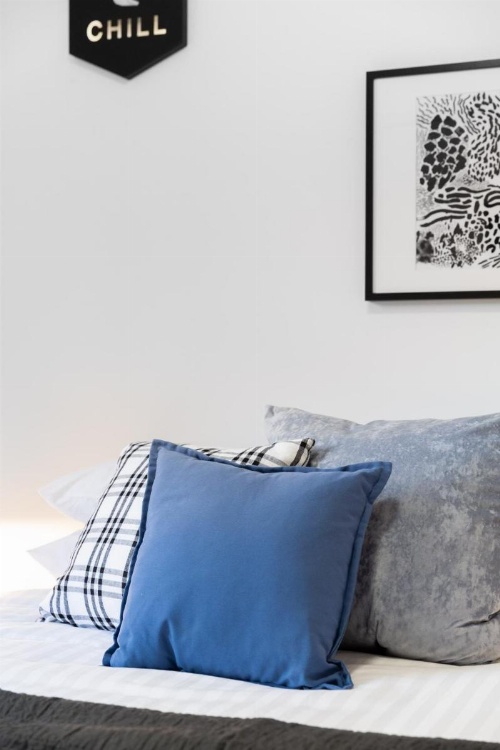 Sleek modern apartment close to everything image 16