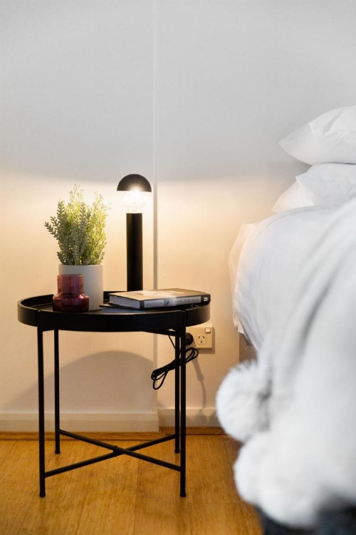 Sleek modern apartment close to everything image 24