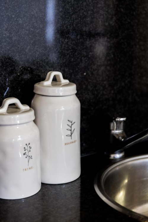 Sleek modern apartment close to everything image 25