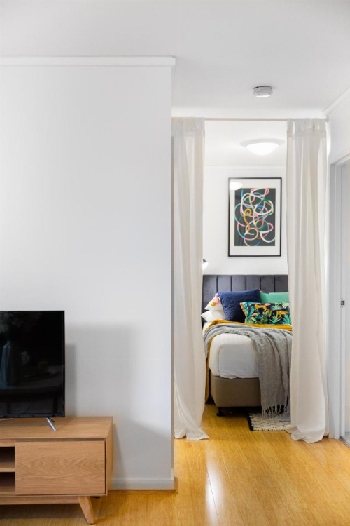 Sleek modern apartment close to everything image 27