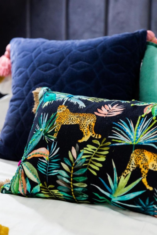 Sleek modern apartment close to everything image 28