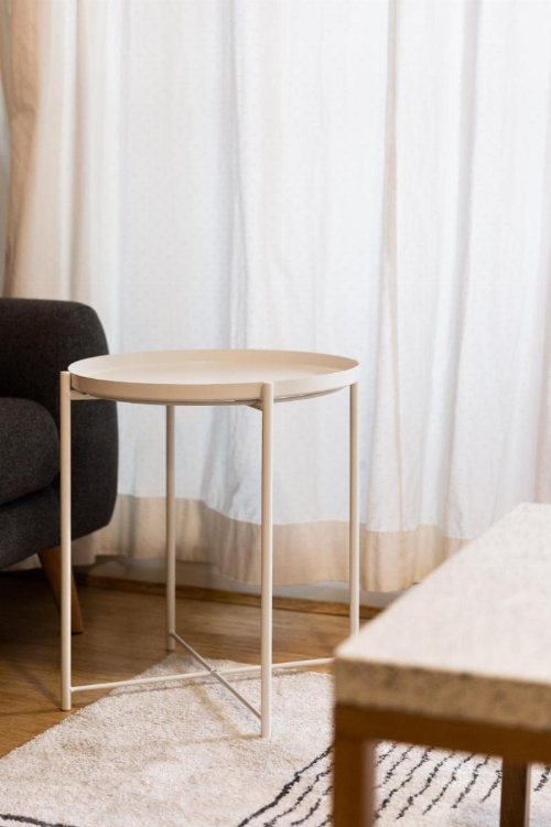 Sleek modern apartment close to everything image 29