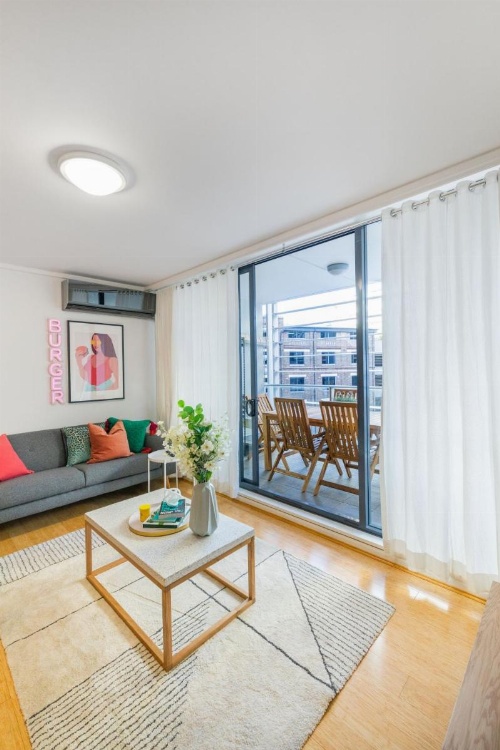 Sleek modern apartment close to everything image 5